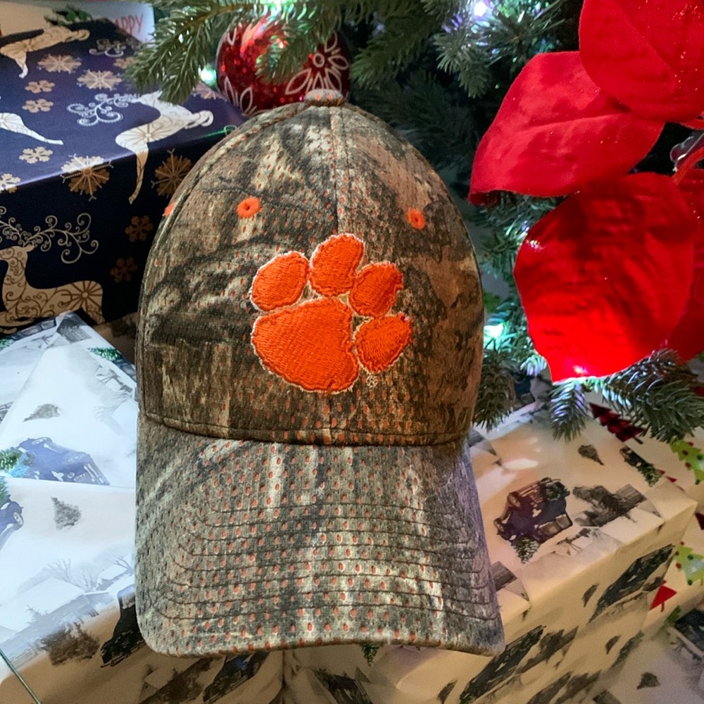 Women’s camouflage Clemson hat- size M/L